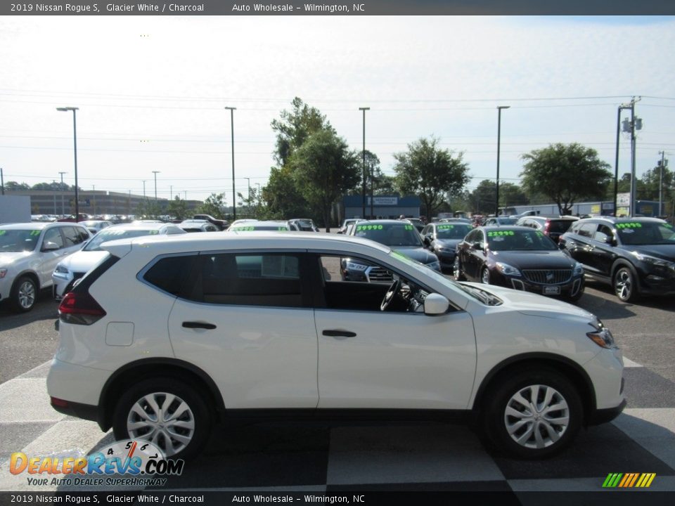 2019 Nissan Rogue S Glacier White / Charcoal Photo #3
