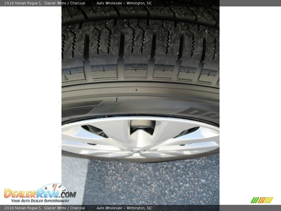 2019 Nissan Rogue S Glacier White / Charcoal Photo #9