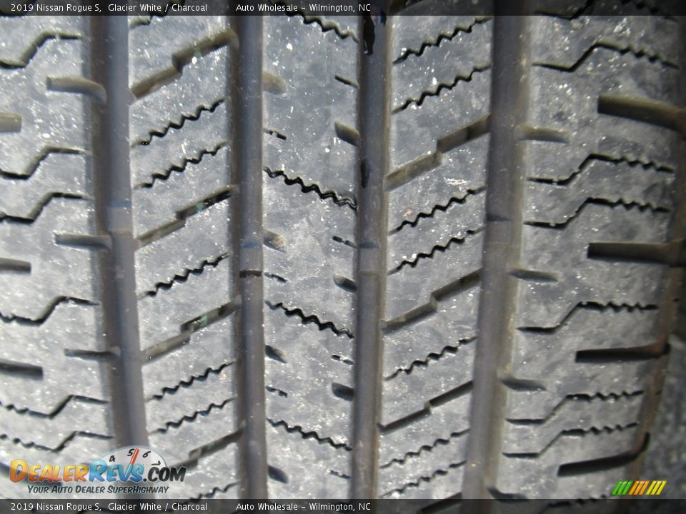 2019 Nissan Rogue S Glacier White / Charcoal Photo #10