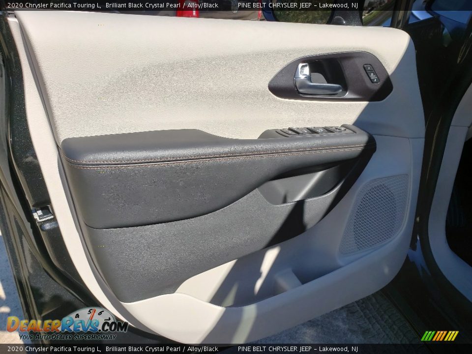 2020 Chrysler Pacifica Touring L Brilliant Black Crystal Pearl / Alloy/Black Photo #7