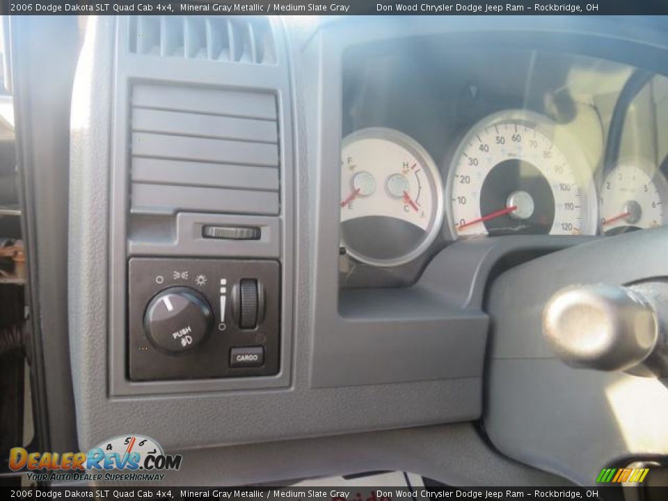2006 Dodge Dakota SLT Quad Cab 4x4 Mineral Gray Metallic / Medium Slate Gray Photo #15