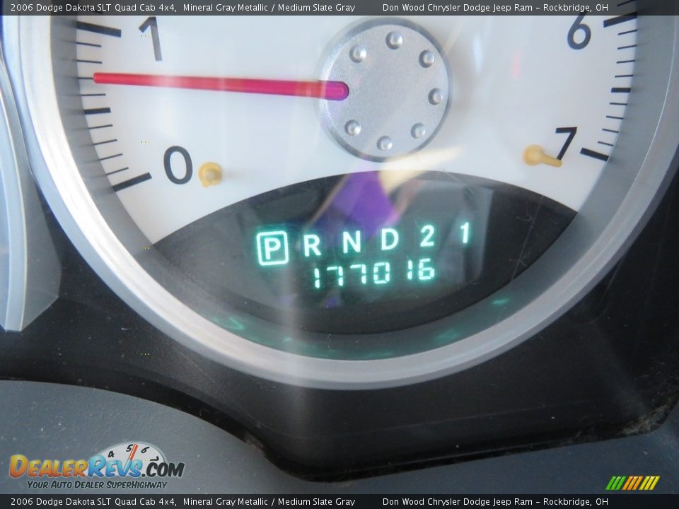 2006 Dodge Dakota SLT Quad Cab 4x4 Mineral Gray Metallic / Medium Slate Gray Photo #17