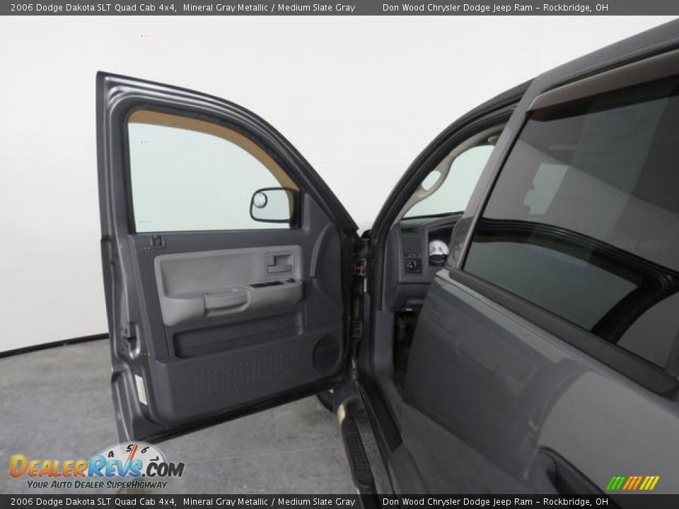 2006 Dodge Dakota SLT Quad Cab 4x4 Mineral Gray Metallic / Medium Slate Gray Photo #22