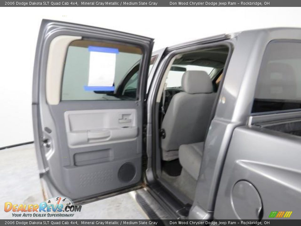 2006 Dodge Dakota SLT Quad Cab 4x4 Mineral Gray Metallic / Medium Slate Gray Photo #26