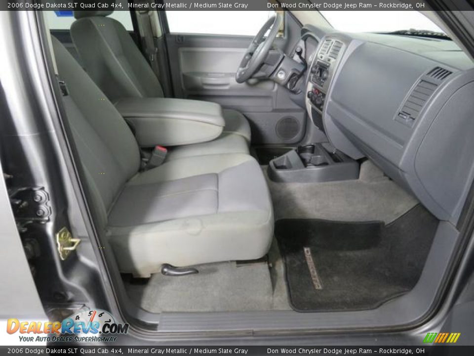 2006 Dodge Dakota SLT Quad Cab 4x4 Mineral Gray Metallic / Medium Slate Gray Photo #32