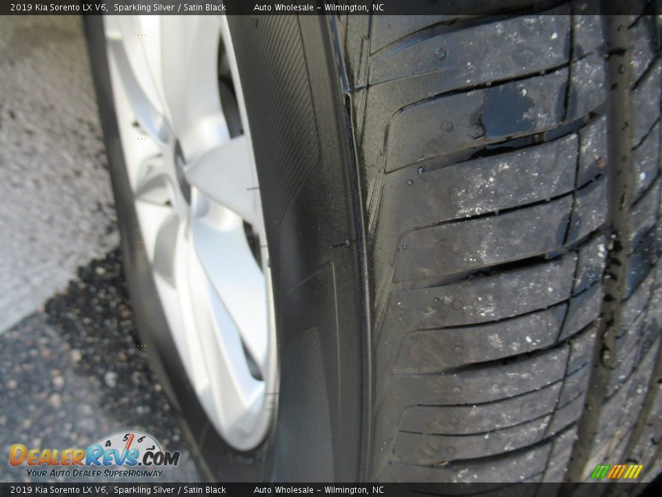 2019 Kia Sorento LX V6 Sparkling Silver / Satin Black Photo #8
