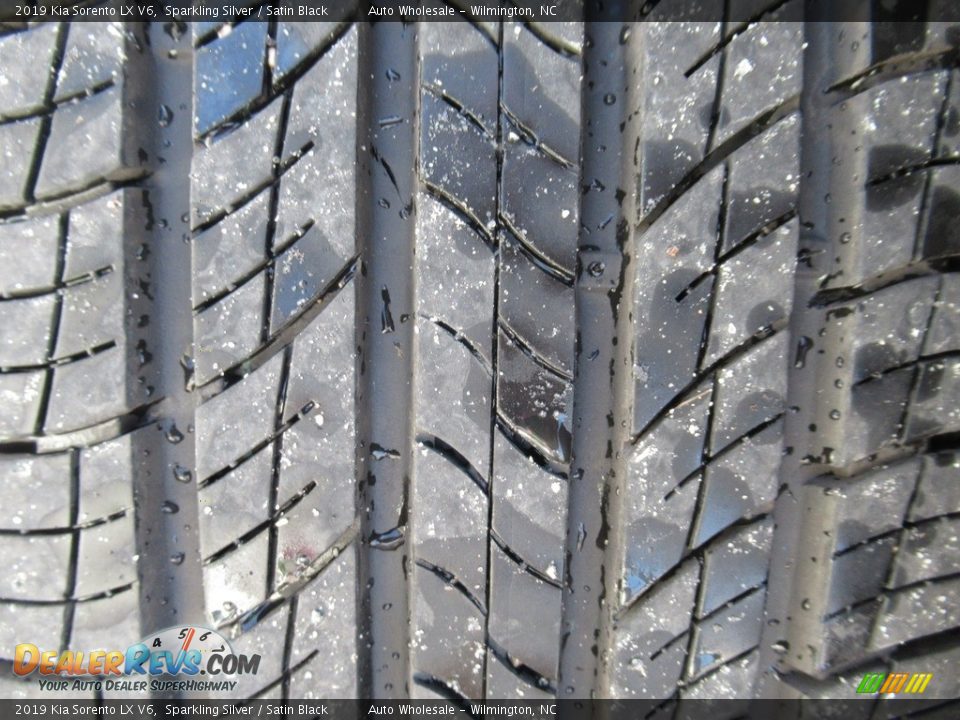 2019 Kia Sorento LX V6 Sparkling Silver / Satin Black Photo #9