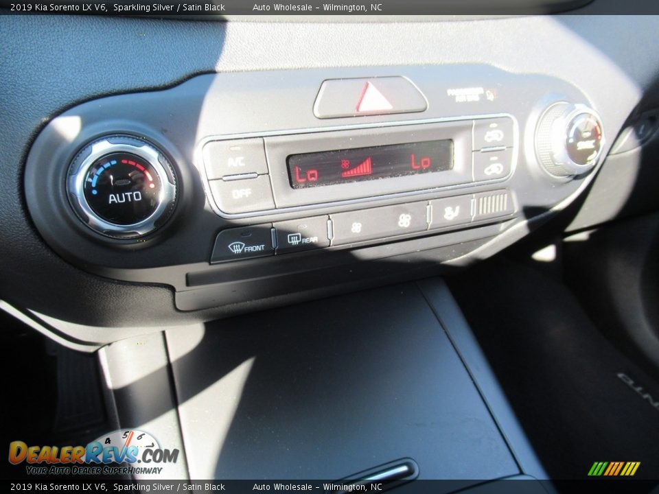 2019 Kia Sorento LX V6 Sparkling Silver / Satin Black Photo #18