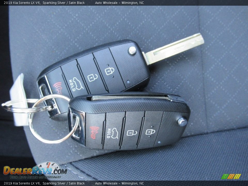 2019 Kia Sorento LX V6 Sparkling Silver / Satin Black Photo #20