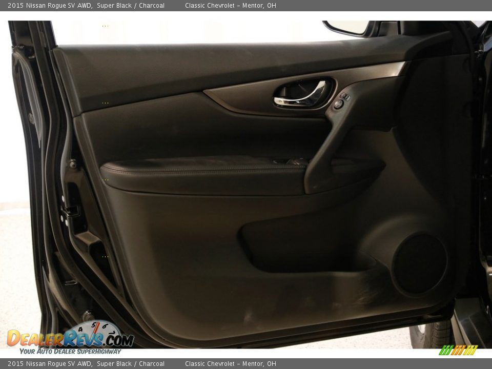 2015 Nissan Rogue SV AWD Super Black / Charcoal Photo #4