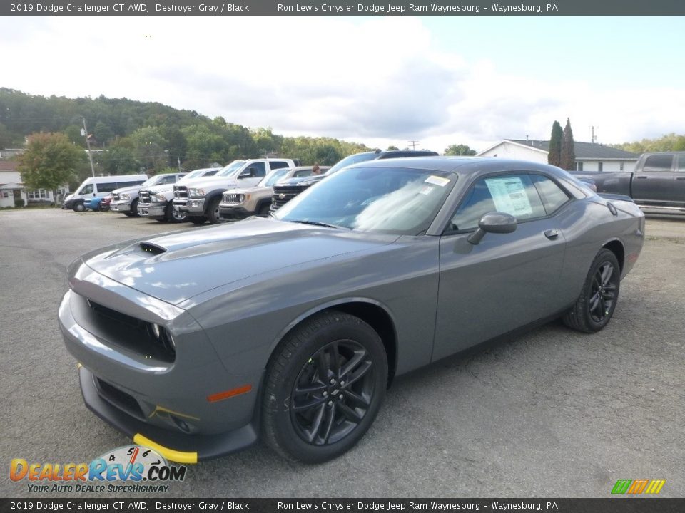 Front 3/4 View of 2019 Dodge Challenger GT AWD Photo #1