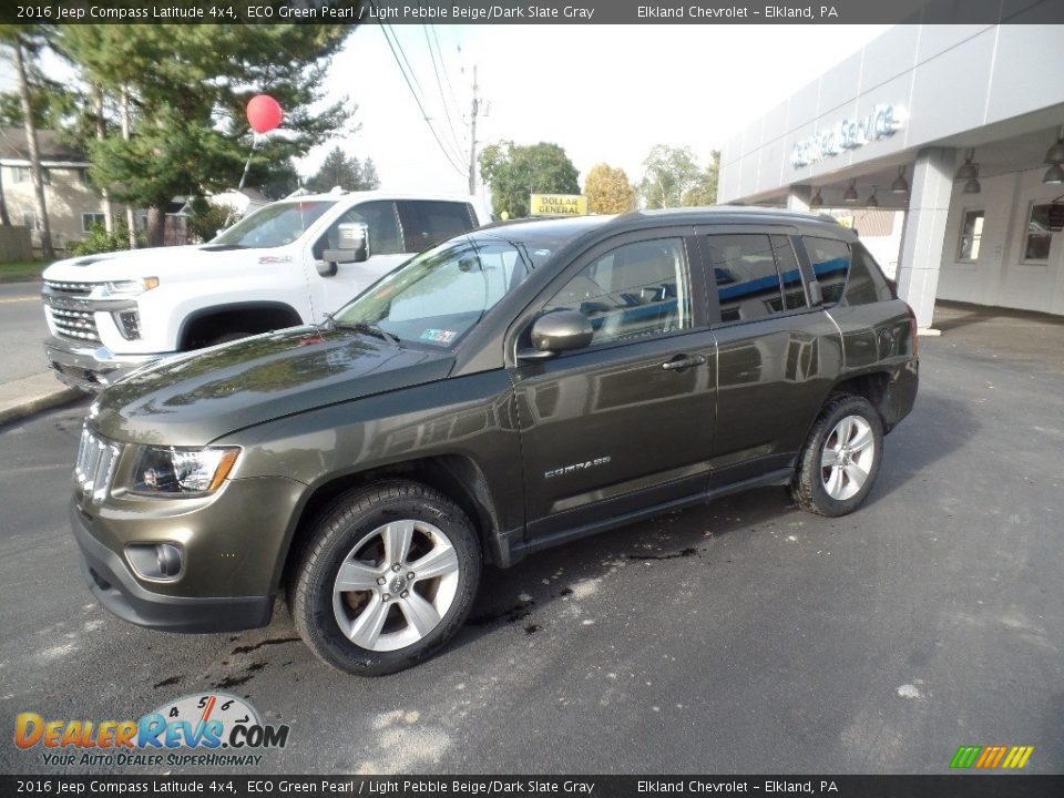 2016 Jeep Compass Latitude 4x4 ECO Green Pearl / Light Pebble Beige/Dark Slate Gray Photo #4