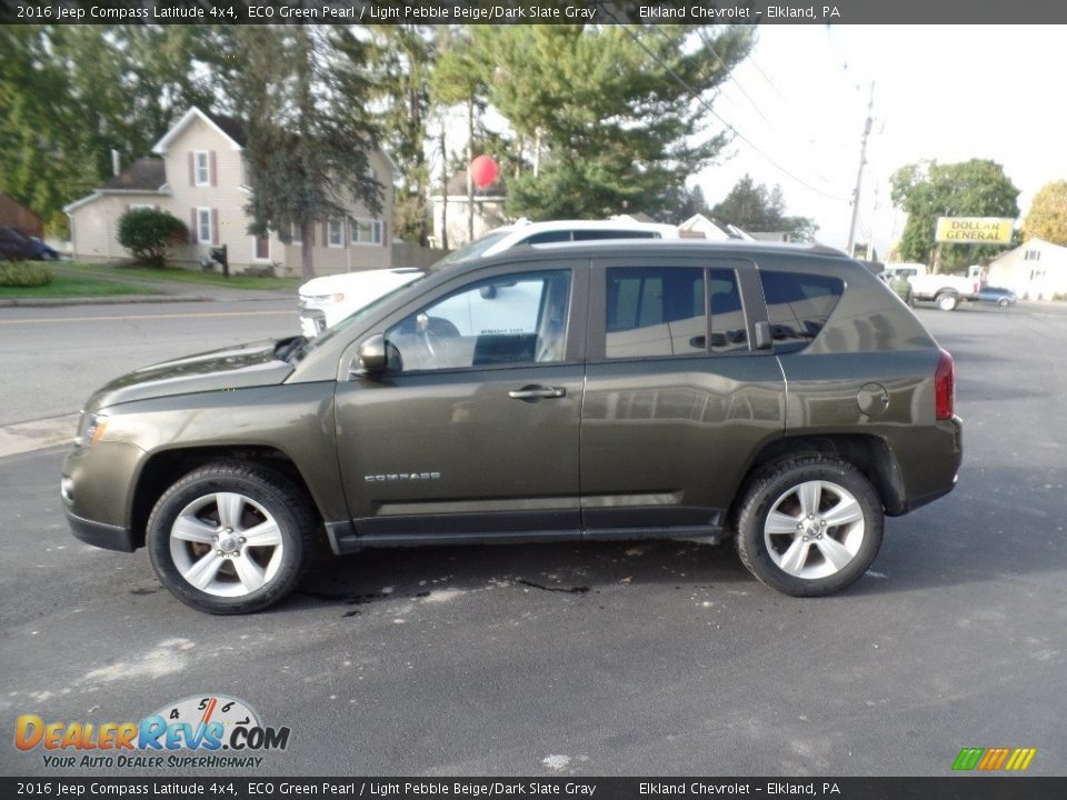 2016 Jeep Compass Latitude 4x4 ECO Green Pearl / Light Pebble Beige/Dark Slate Gray Photo #5