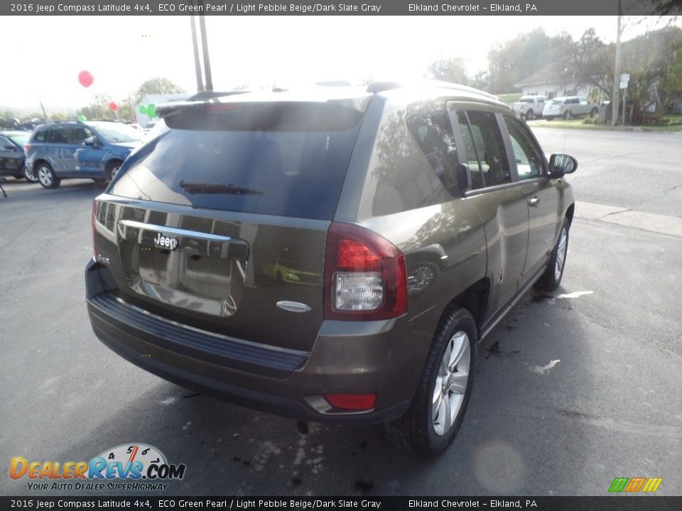 2016 Jeep Compass Latitude 4x4 ECO Green Pearl / Light Pebble Beige/Dark Slate Gray Photo #8
