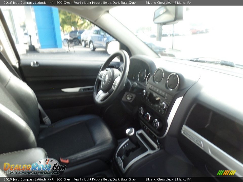 2016 Jeep Compass Latitude 4x4 ECO Green Pearl / Light Pebble Beige/Dark Slate Gray Photo #10