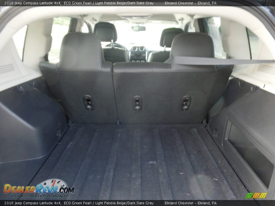 2016 Jeep Compass Latitude 4x4 ECO Green Pearl / Light Pebble Beige/Dark Slate Gray Photo #12