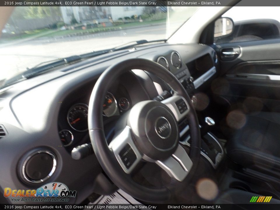 2016 Jeep Compass Latitude 4x4 ECO Green Pearl / Light Pebble Beige/Dark Slate Gray Photo #15