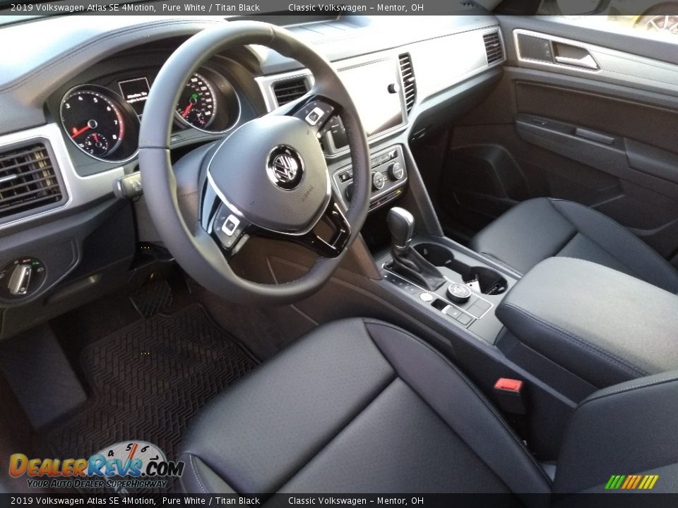 2019 Volkswagen Atlas SE 4Motion Pure White / Titan Black Photo #2
