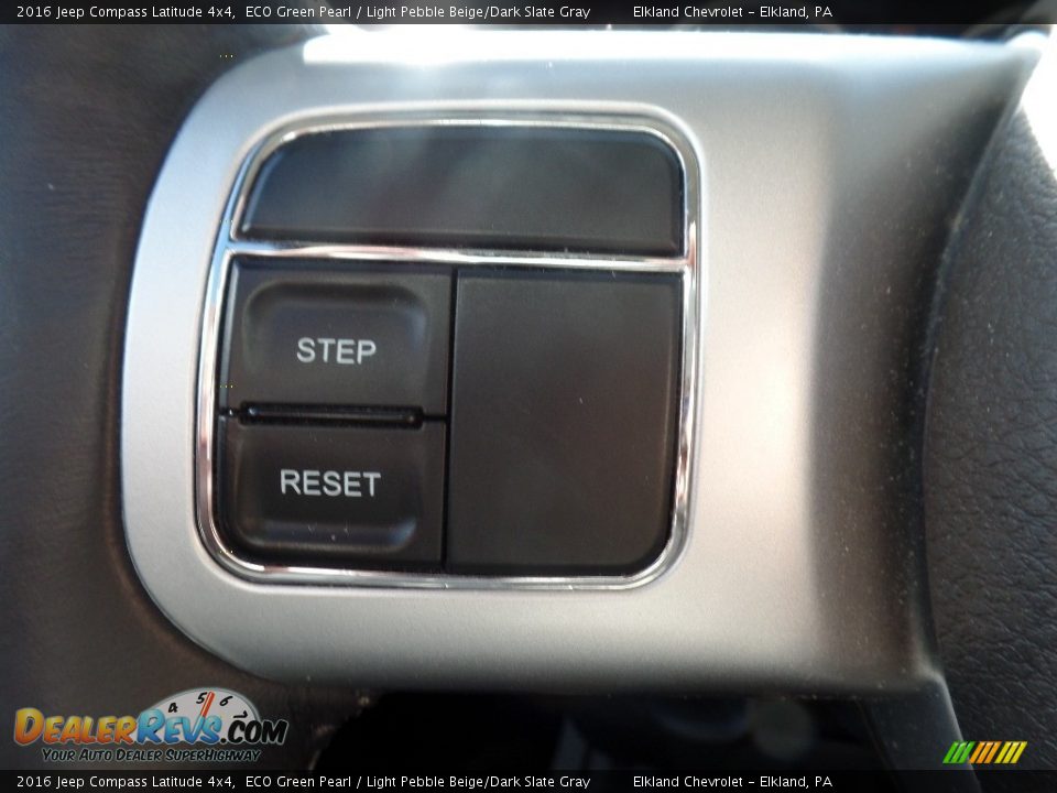 2016 Jeep Compass Latitude 4x4 ECO Green Pearl / Light Pebble Beige/Dark Slate Gray Photo #17