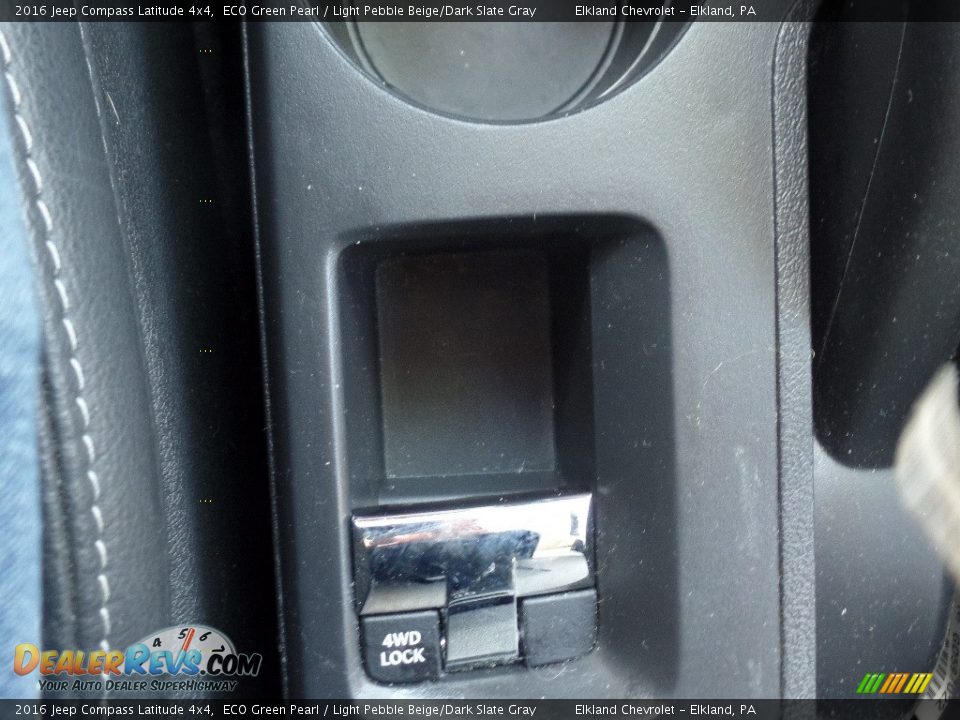 2016 Jeep Compass Latitude 4x4 ECO Green Pearl / Light Pebble Beige/Dark Slate Gray Photo #24