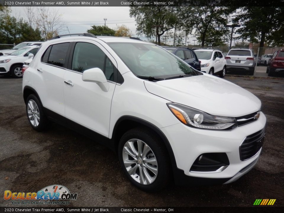 Front 3/4 View of 2020 Chevrolet Trax Premier AWD Photo #3