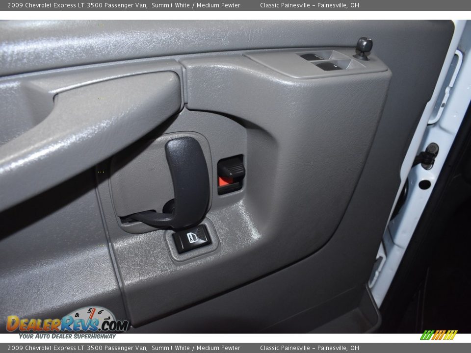 2009 Chevrolet Express LT 3500 Passenger Van Summit White / Medium Pewter Photo #11