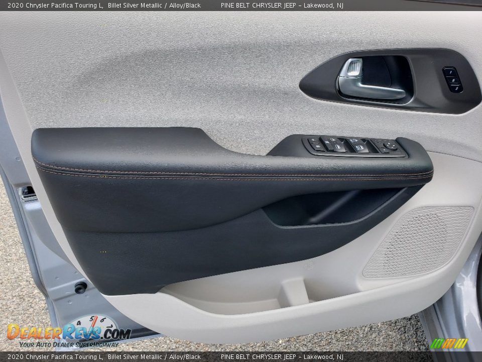 2020 Chrysler Pacifica Touring L Billet Silver Metallic / Alloy/Black Photo #8