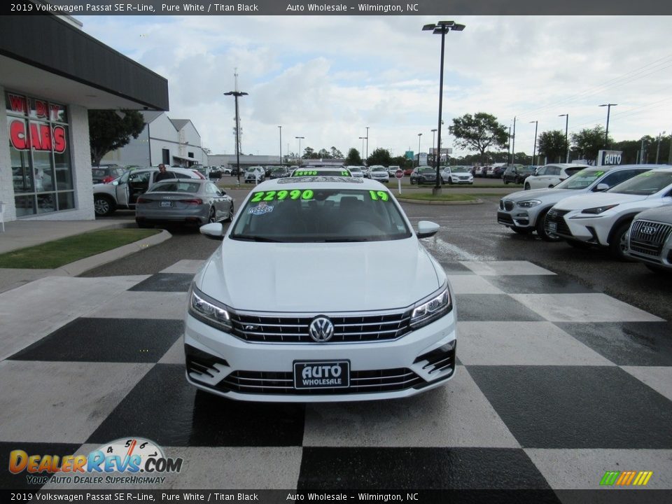 2019 Volkswagen Passat SE R-Line Pure White / Titan Black Photo #2