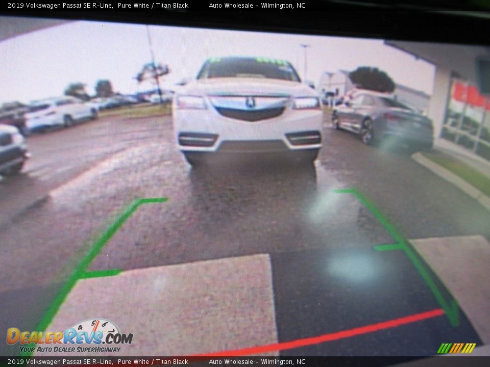 2019 Volkswagen Passat SE R-Line Pure White / Titan Black Photo #18