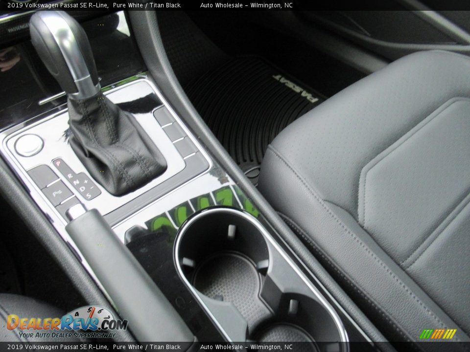 2019 Volkswagen Passat SE R-Line Pure White / Titan Black Photo #19