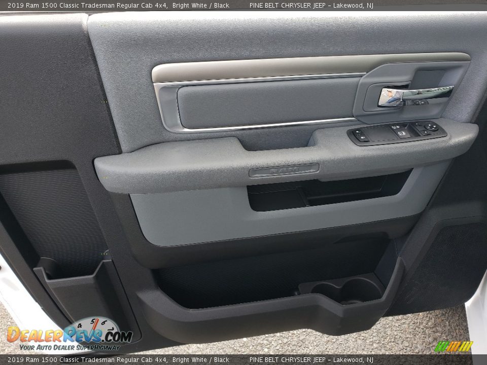 2019 Ram 1500 Classic Tradesman Regular Cab 4x4 Bright White / Black Photo #8