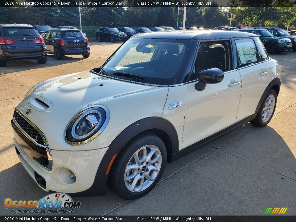 Front 3/4 View of 2020 Mini Hardtop Cooper S 4 Door Photo #4