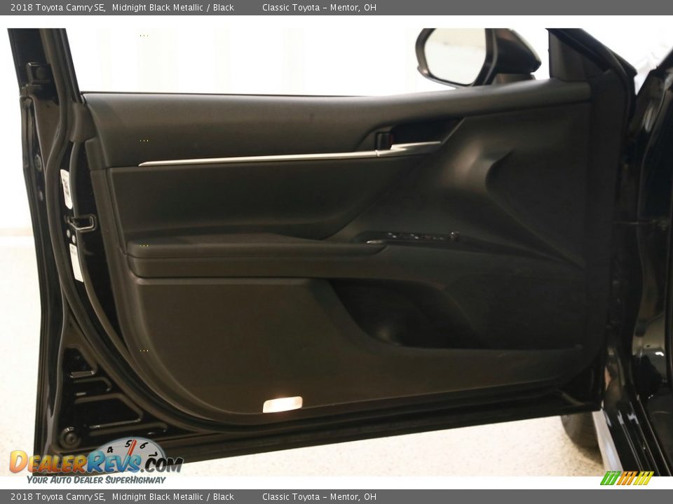 2018 Toyota Camry SE Midnight Black Metallic / Black Photo #4