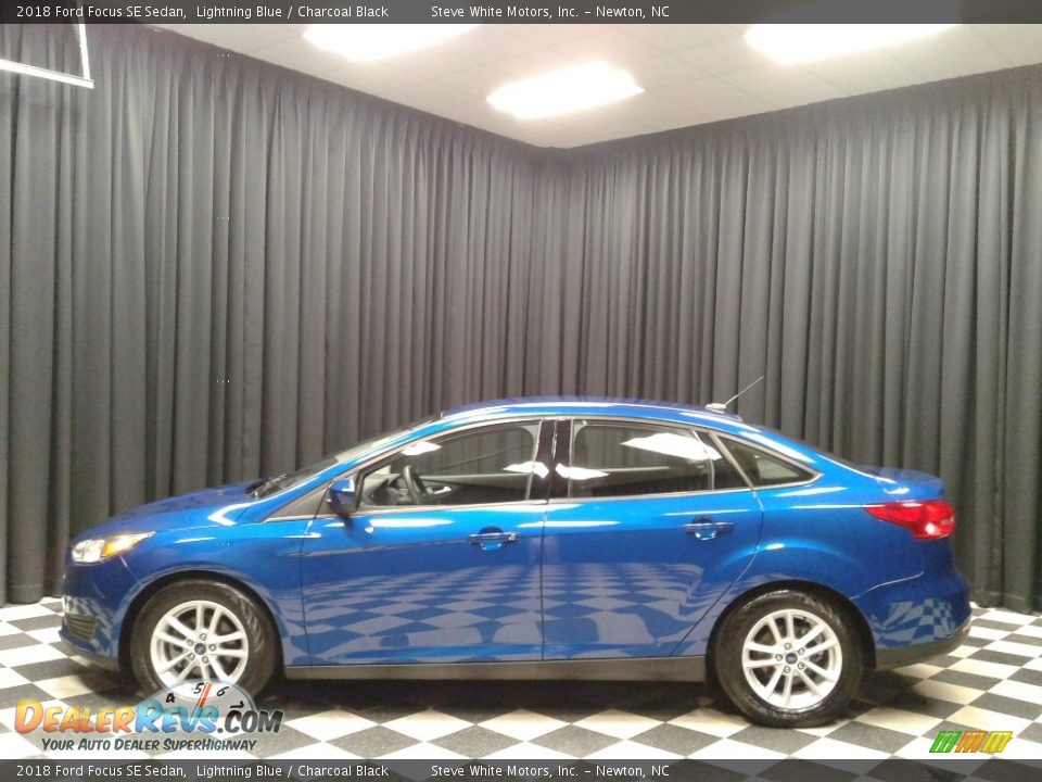 2018 Ford Focus SE Sedan Lightning Blue / Charcoal Black Photo #1