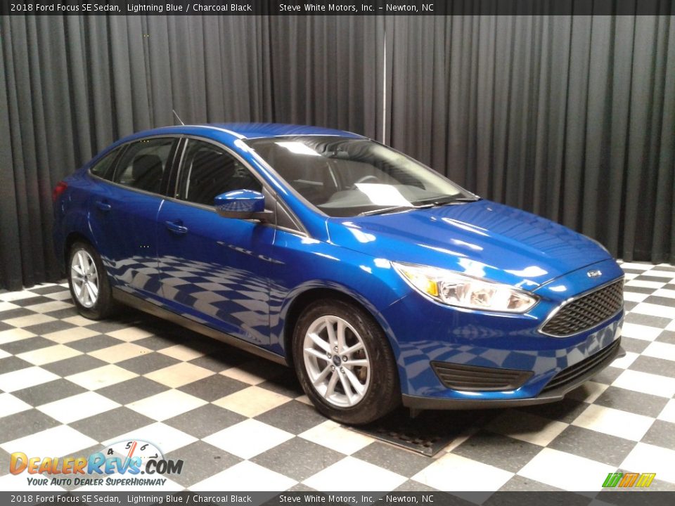 2018 Ford Focus SE Sedan Lightning Blue / Charcoal Black Photo #4