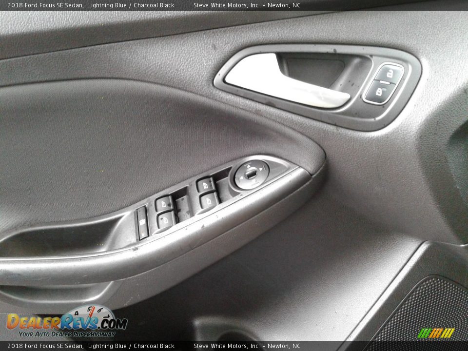 2018 Ford Focus SE Sedan Lightning Blue / Charcoal Black Photo #10