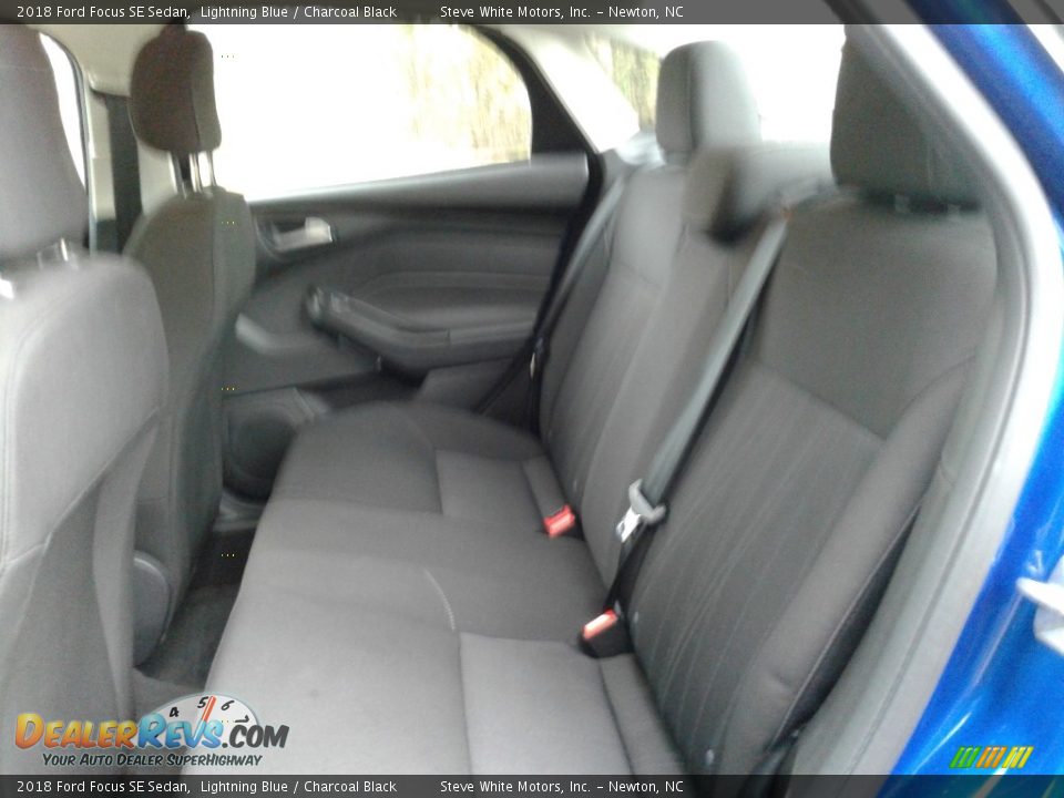 2018 Ford Focus SE Sedan Lightning Blue / Charcoal Black Photo #12