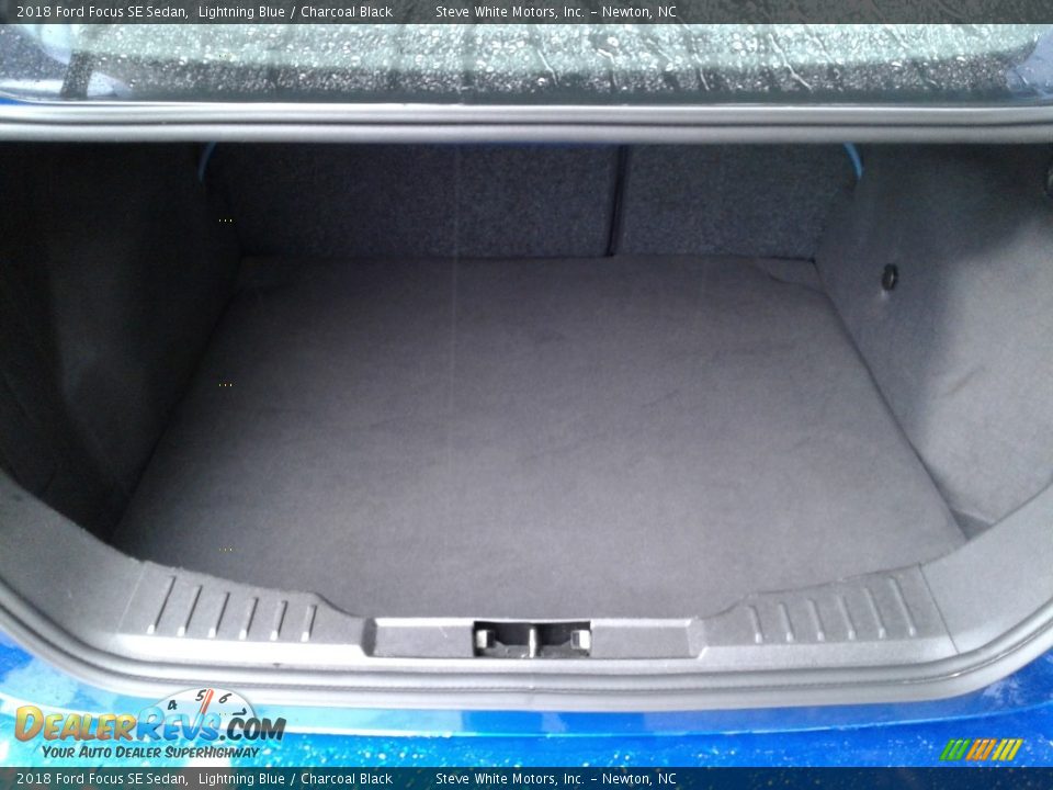 2018 Ford Focus SE Sedan Lightning Blue / Charcoal Black Photo #13