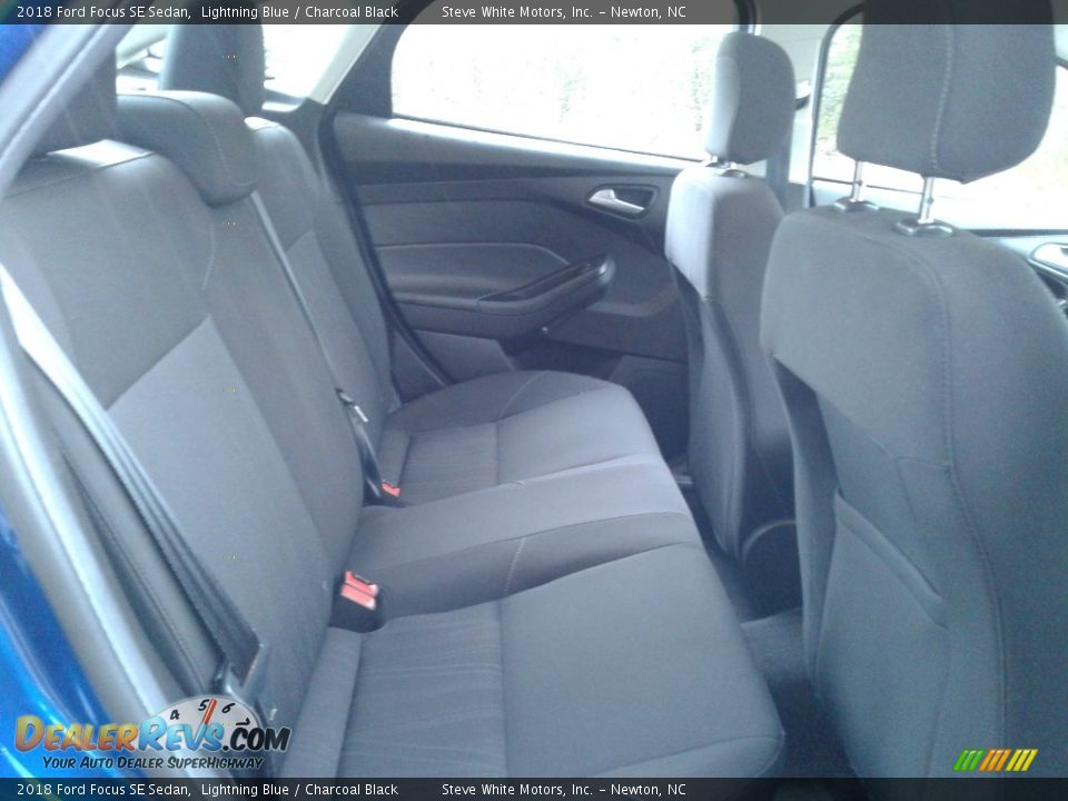 2018 Ford Focus SE Sedan Lightning Blue / Charcoal Black Photo #14