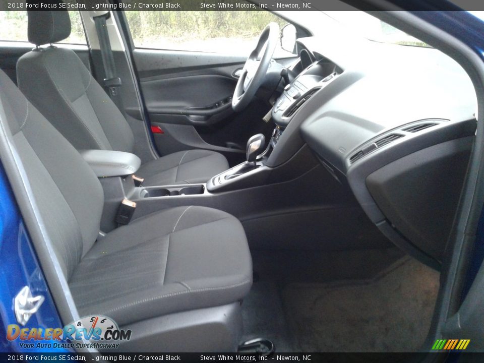 2018 Ford Focus SE Sedan Lightning Blue / Charcoal Black Photo #15