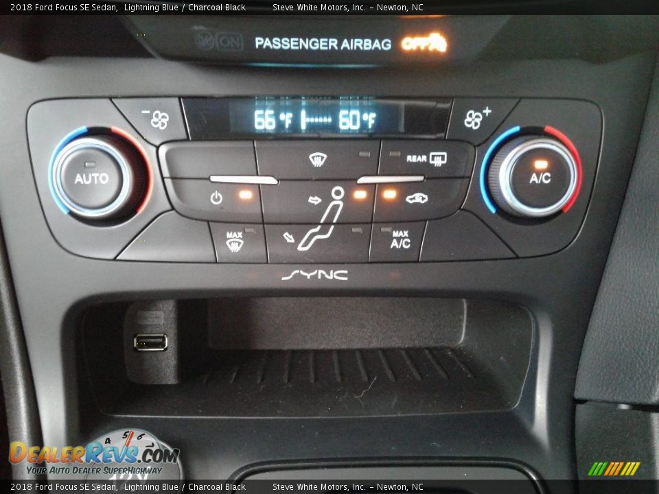 2018 Ford Focus SE Sedan Lightning Blue / Charcoal Black Photo #24