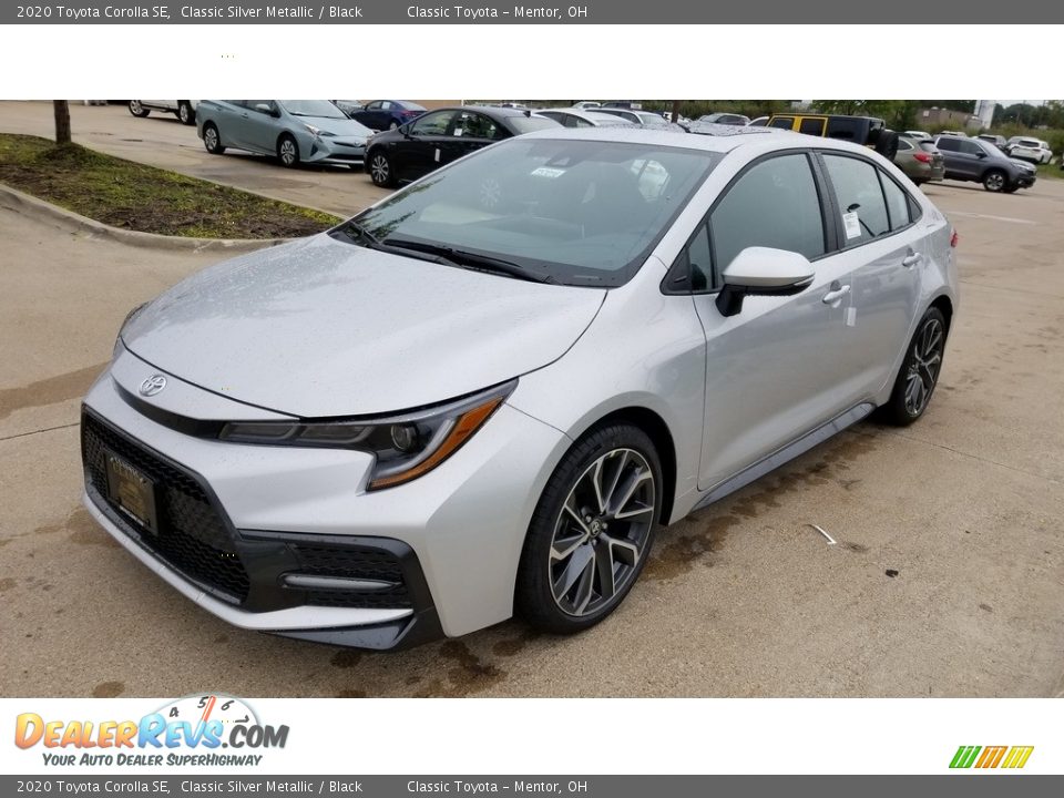 Front 3/4 View of 2020 Toyota Corolla SE Photo #1