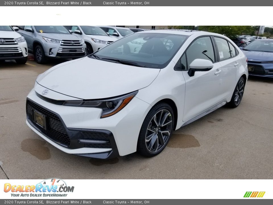 Front 3/4 View of 2020 Toyota Corolla SE Photo #1