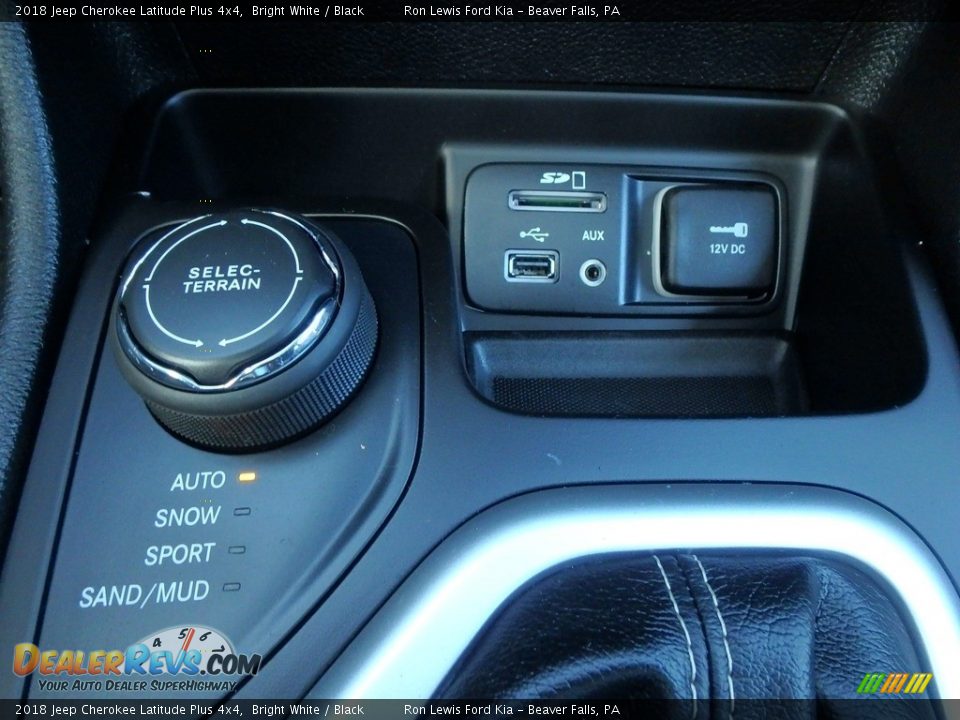 2018 Jeep Cherokee Latitude Plus 4x4 Bright White / Black Photo #18