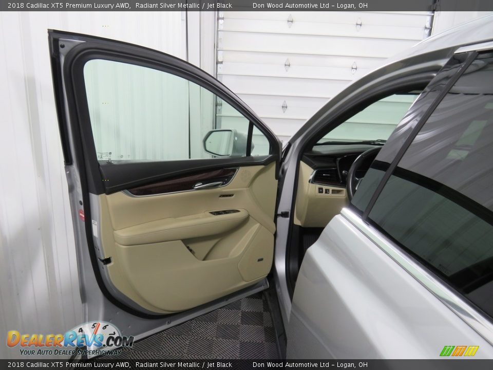 2018 Cadillac XT5 Premium Luxury AWD Radiant Silver Metallic / Jet Black Photo #34