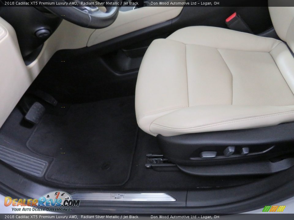 2018 Cadillac XT5 Premium Luxury AWD Radiant Silver Metallic / Jet Black Photo #35