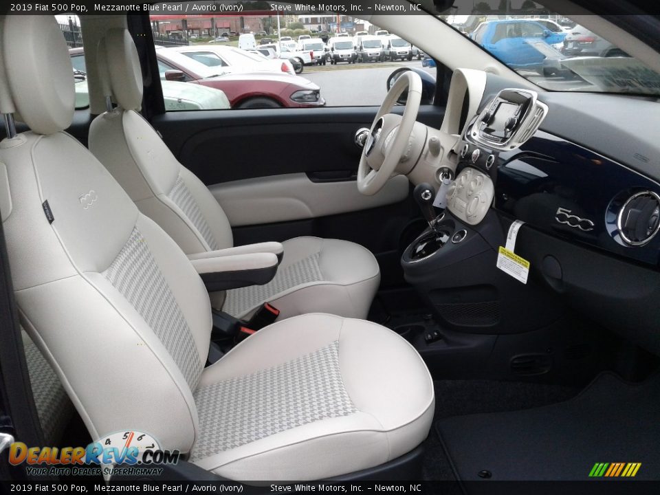 Front Seat of 2019 Fiat 500 Pop Photo #14