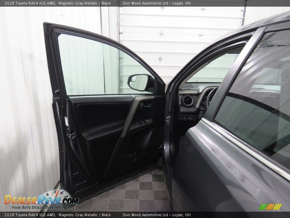 2018 Toyota RAV4 XLE AWD Magnetic Gray Metallic / Black Photo #30