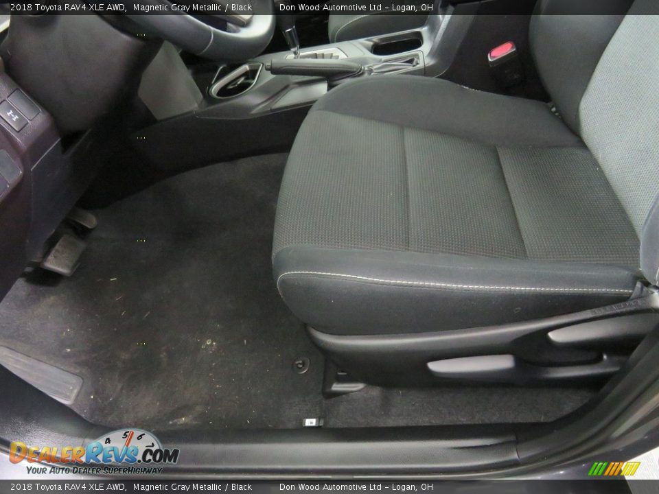 2018 Toyota RAV4 XLE AWD Magnetic Gray Metallic / Black Photo #31