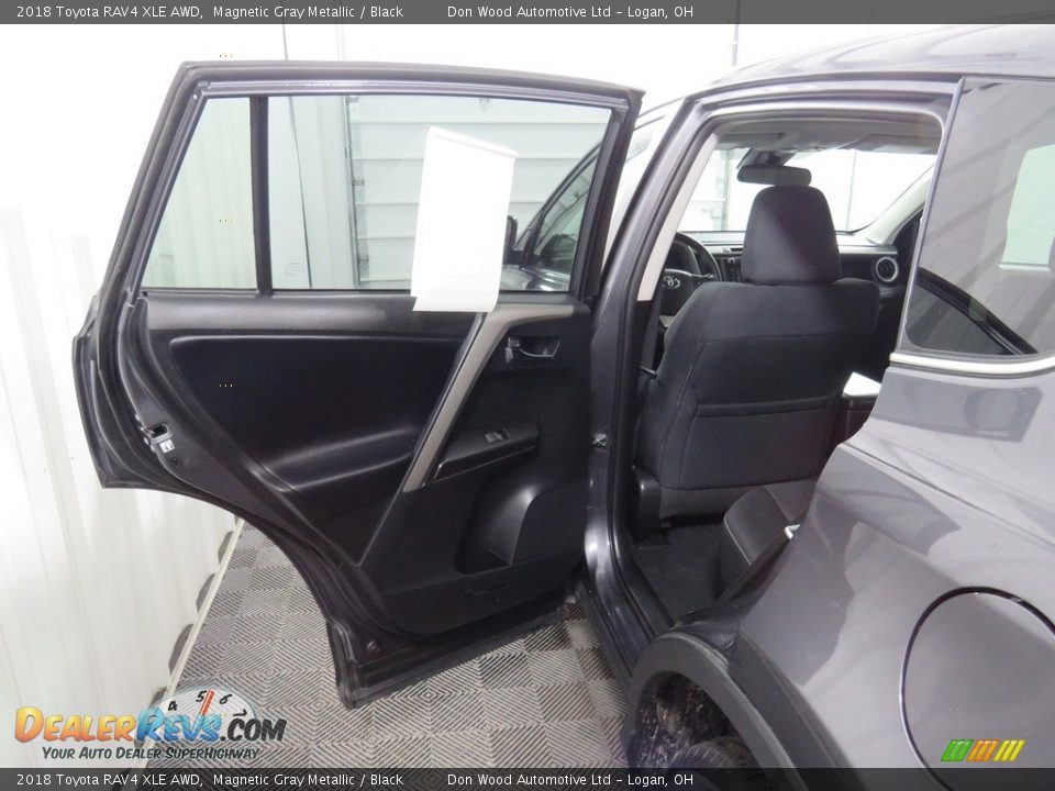 2018 Toyota RAV4 XLE AWD Magnetic Gray Metallic / Black Photo #34